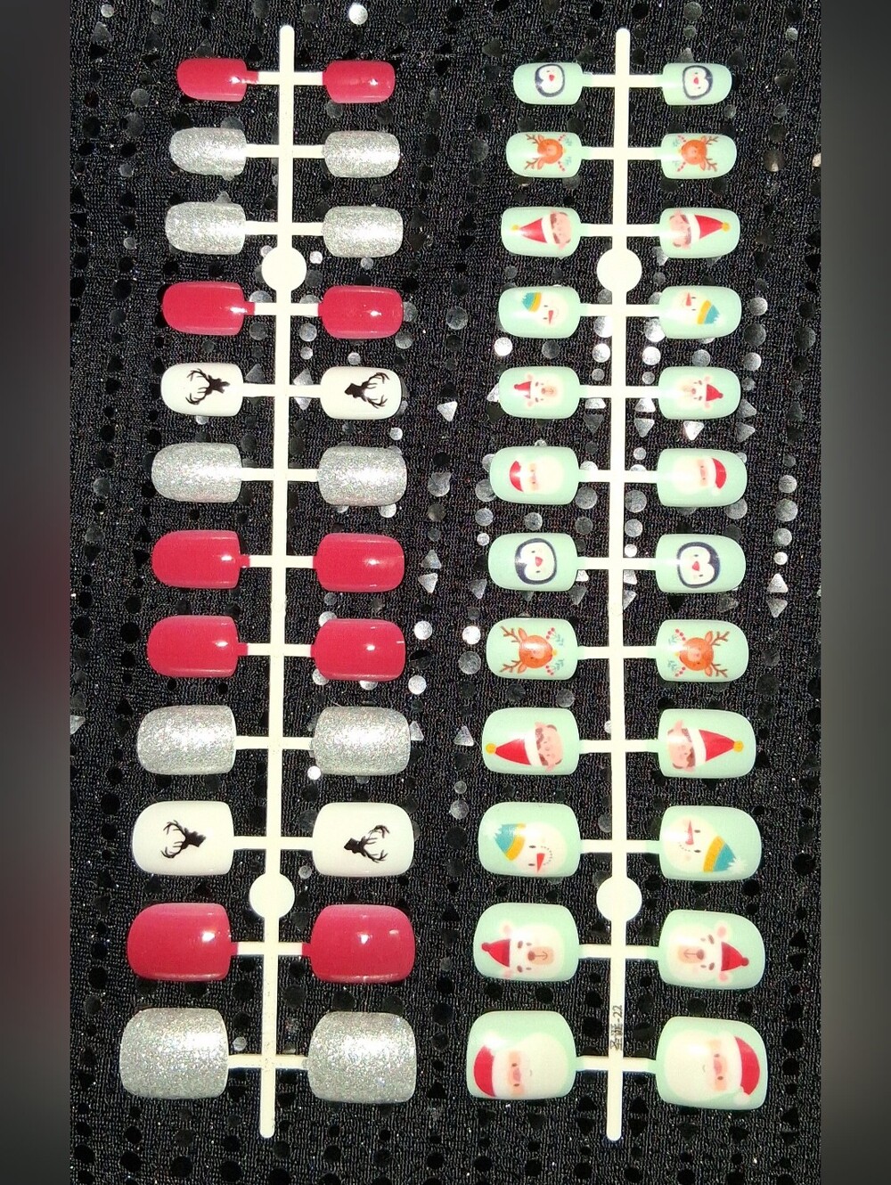 2 sets of press-on/glue-on medium length Christmas fingernails 48 Pieces